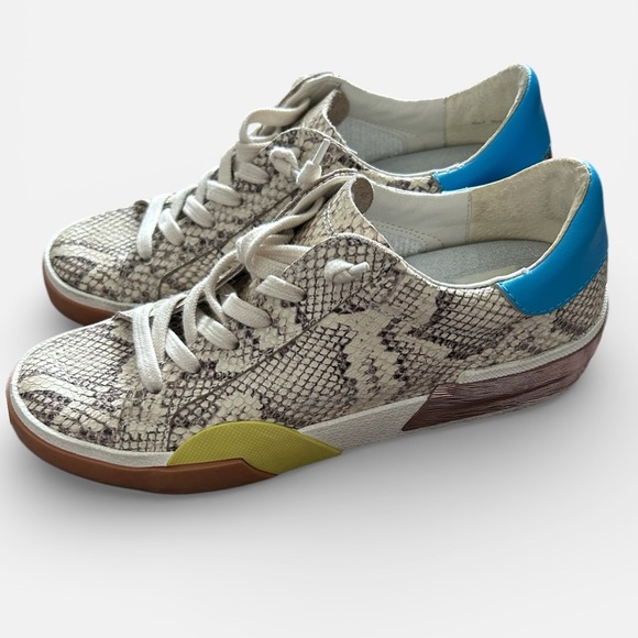 DOLCE VITA Zina Sneaker In Bone MultiSnake Print Leather.
Women’s Sz 7 - Picture 3 of 7